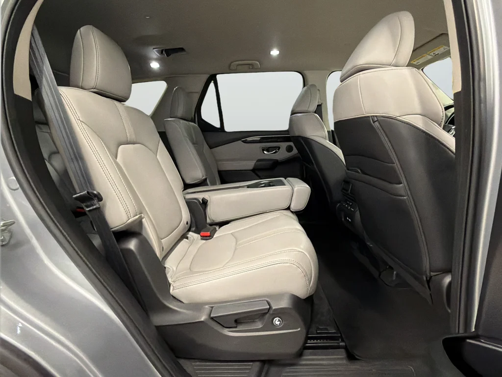 Used 2023 Silver Honda EX-L image 24