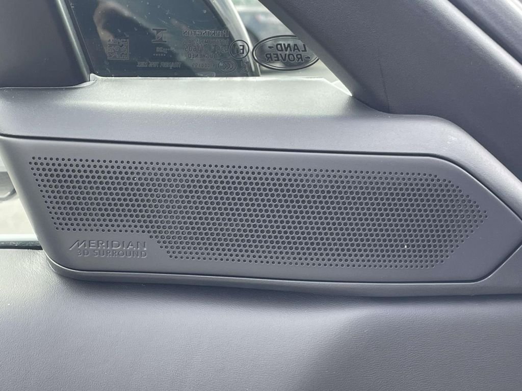 New 2026 Fuji White Land Rover Dynamic SE image 35