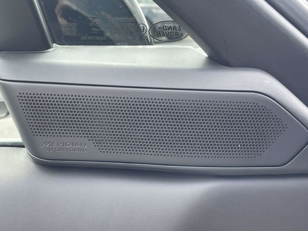 New 2026 Fuji White Land Rover Dynamic SE image 35