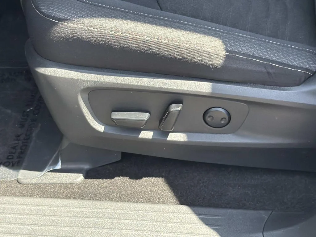 Used 2025 GUN METALLIC Nissan SV image 24
