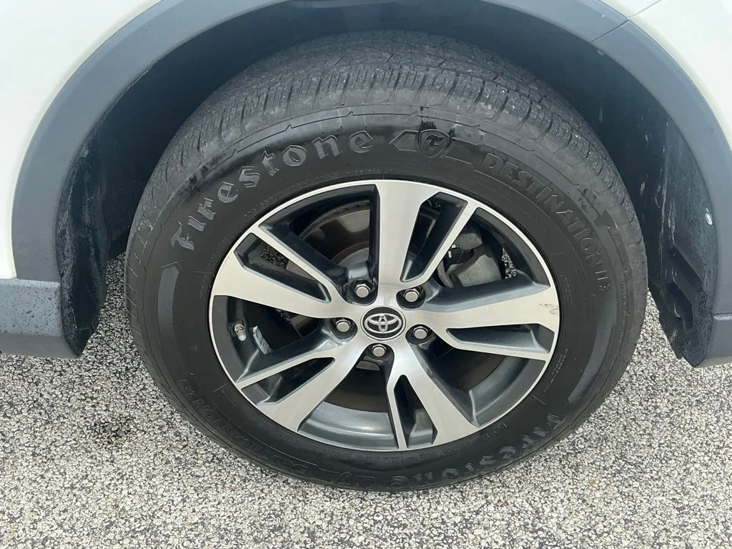 Used 2017 White Toyota XLE image 19