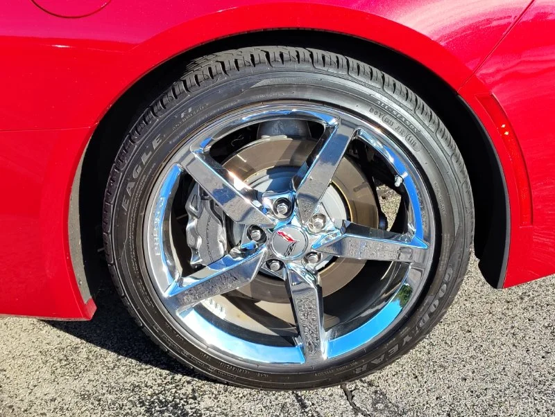 Used 2015 Red Chevrolet Stingray image 14