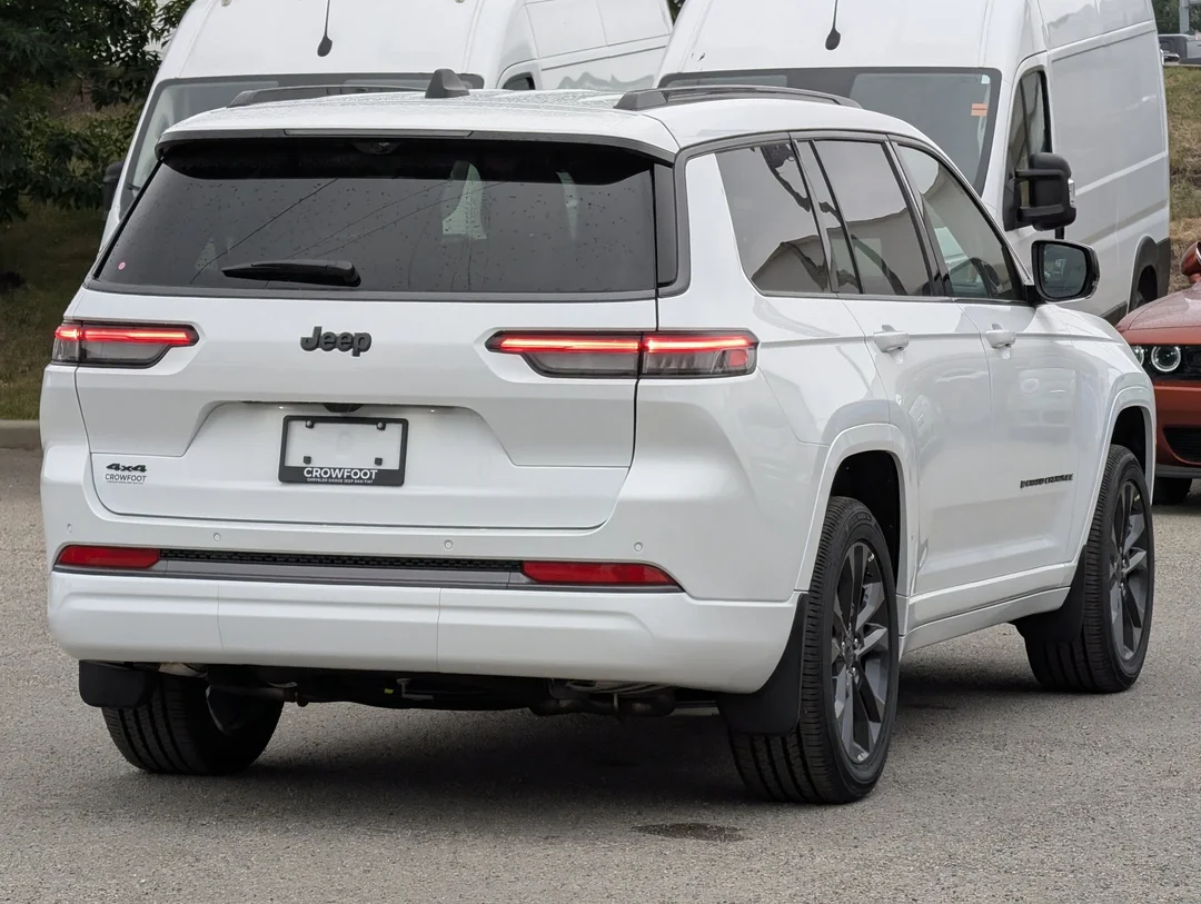 New 2026 White Jeep Limited Reserve - - 4x4 - CommandView Sunroof - Nappa Leather Seats & More! image 8