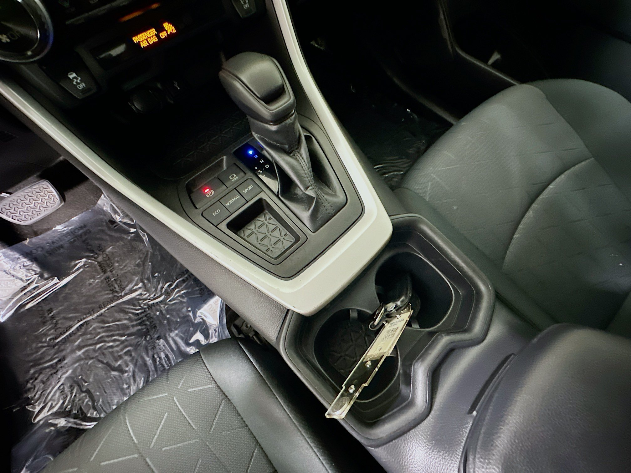 Used 2020 Silver Sky Metallic Toyota XLE image 22