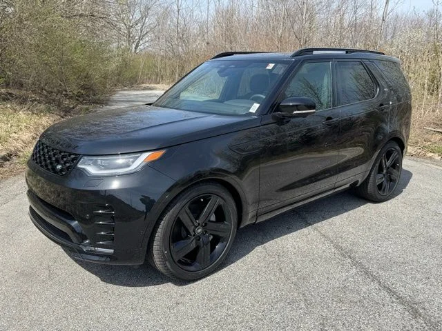 2026 Land Rover Discovery P300 Dynamic SE's photo