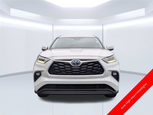 Used 2023 Beige Toyota Bronze Edition image 10