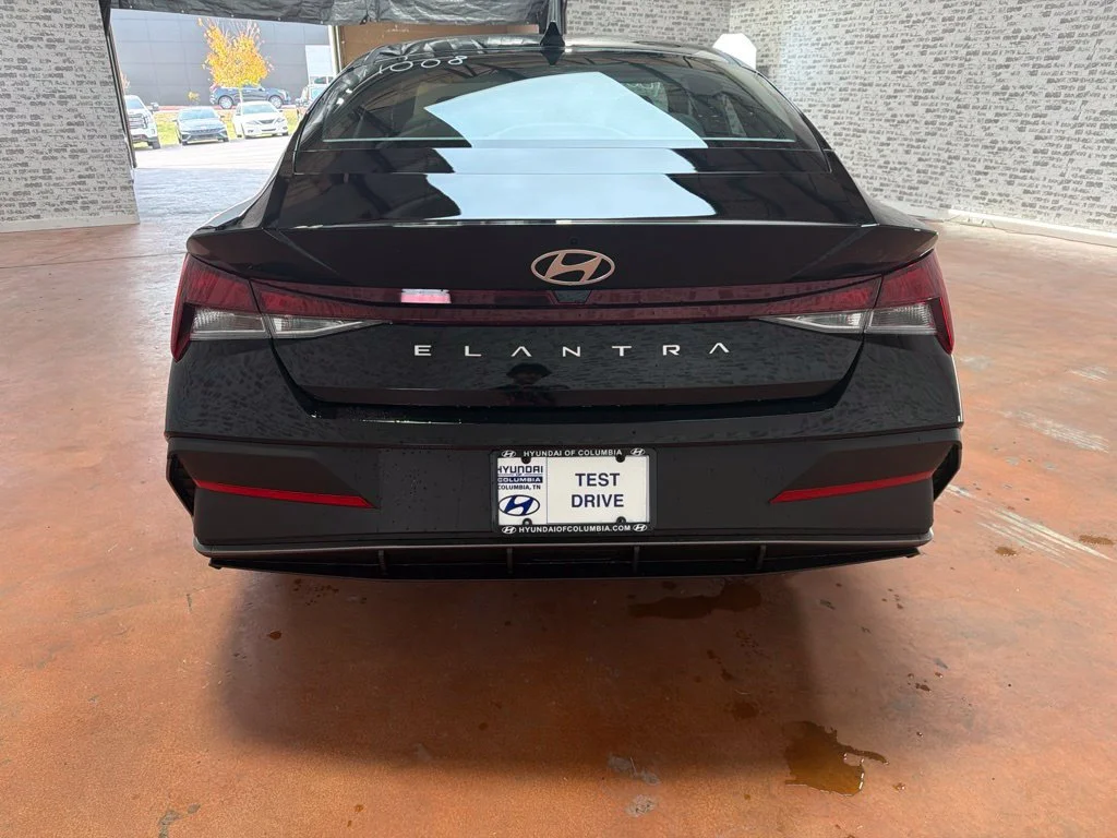 New 2026 Abyss Black Hyundai SE image 6
