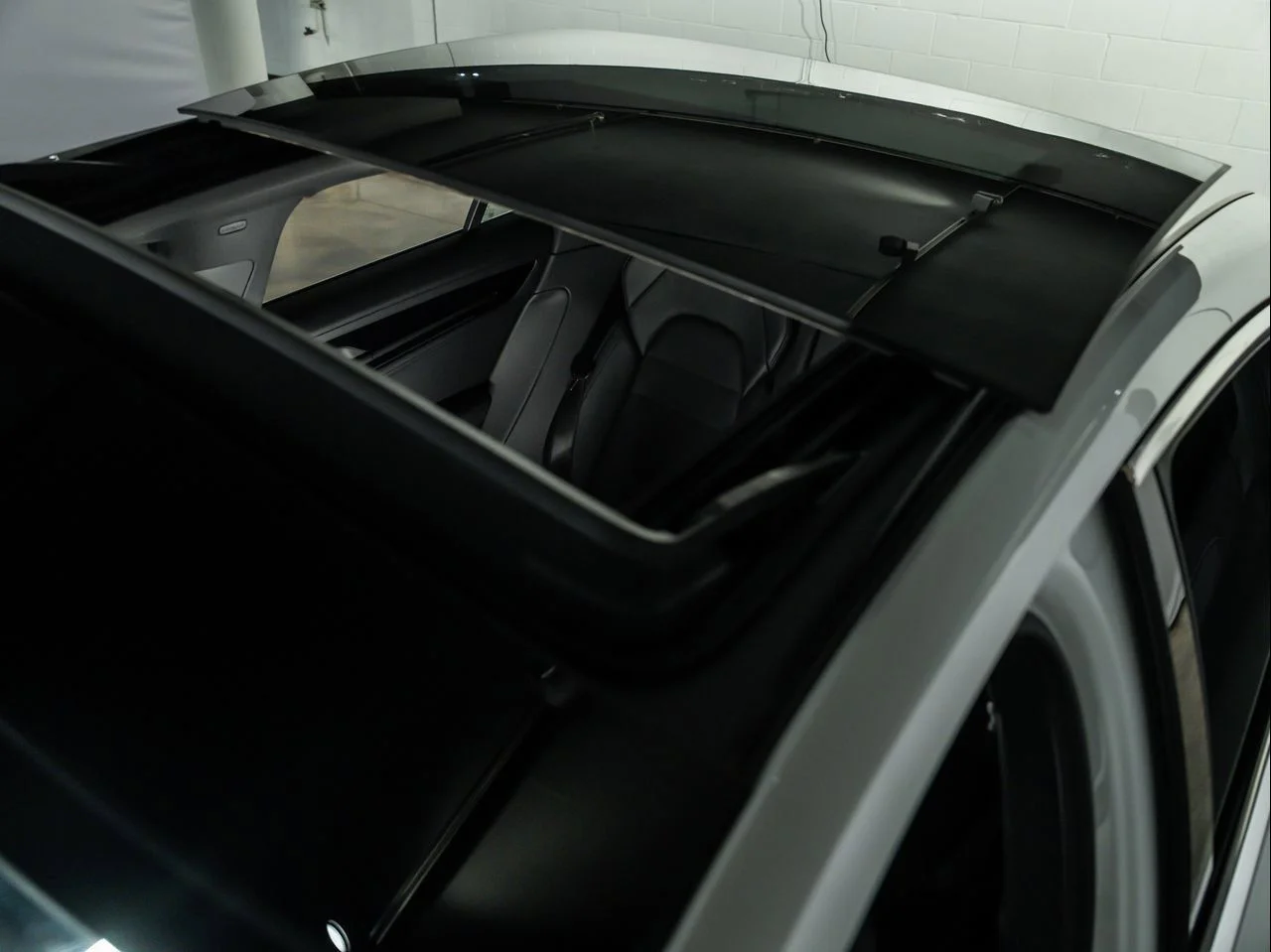 Used 2025 White Porsche  image 17