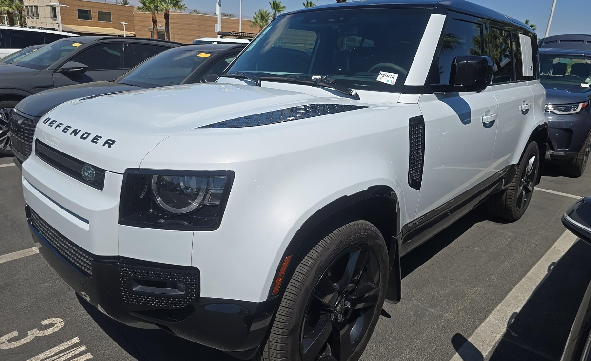 2023 Land Rover Defender V8's photo