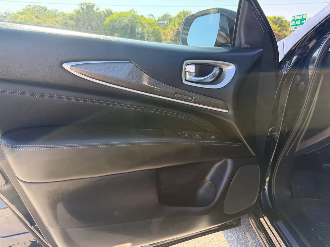 Used 2019  INFINITI LUXE image 24