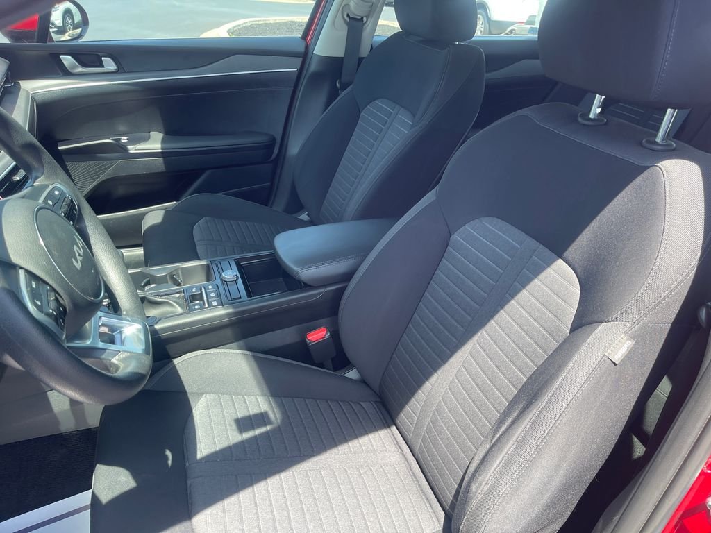 Used 2025 Red Kia LXS image 13