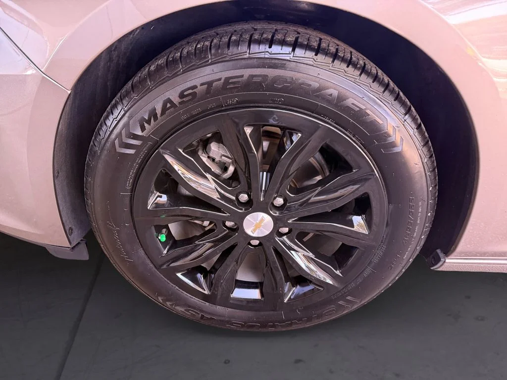 Used 2025 Gray Chevrolet LT image 9
