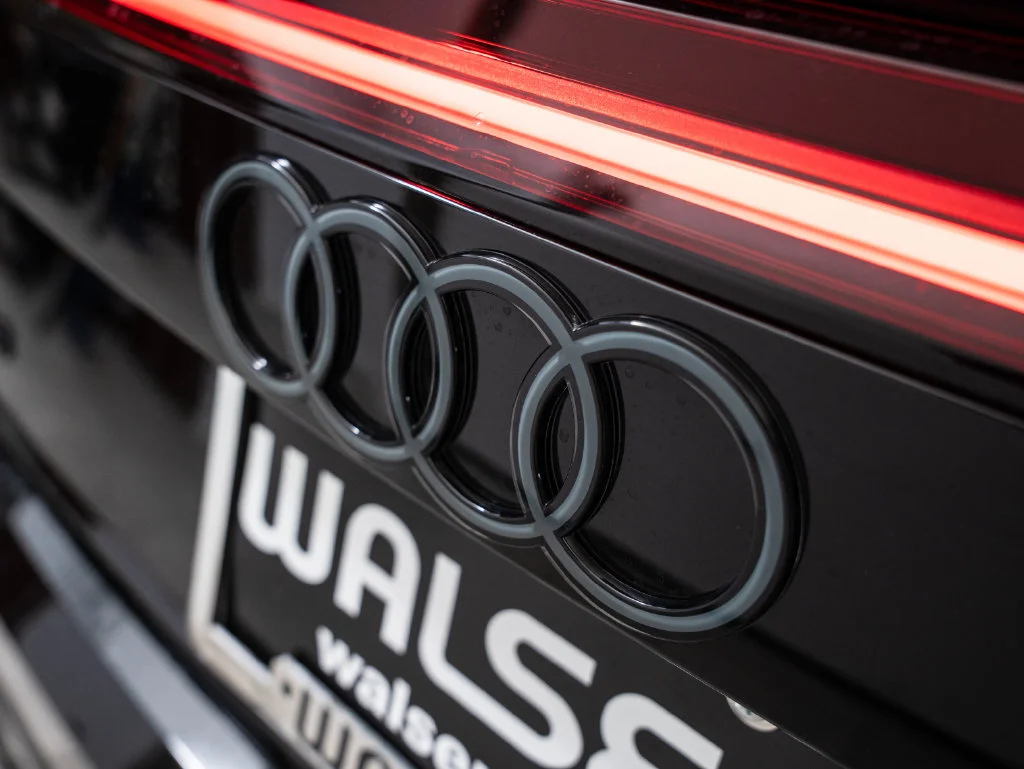 Used 2025 Mythos Black Metallic Audi 4.0T image 18
