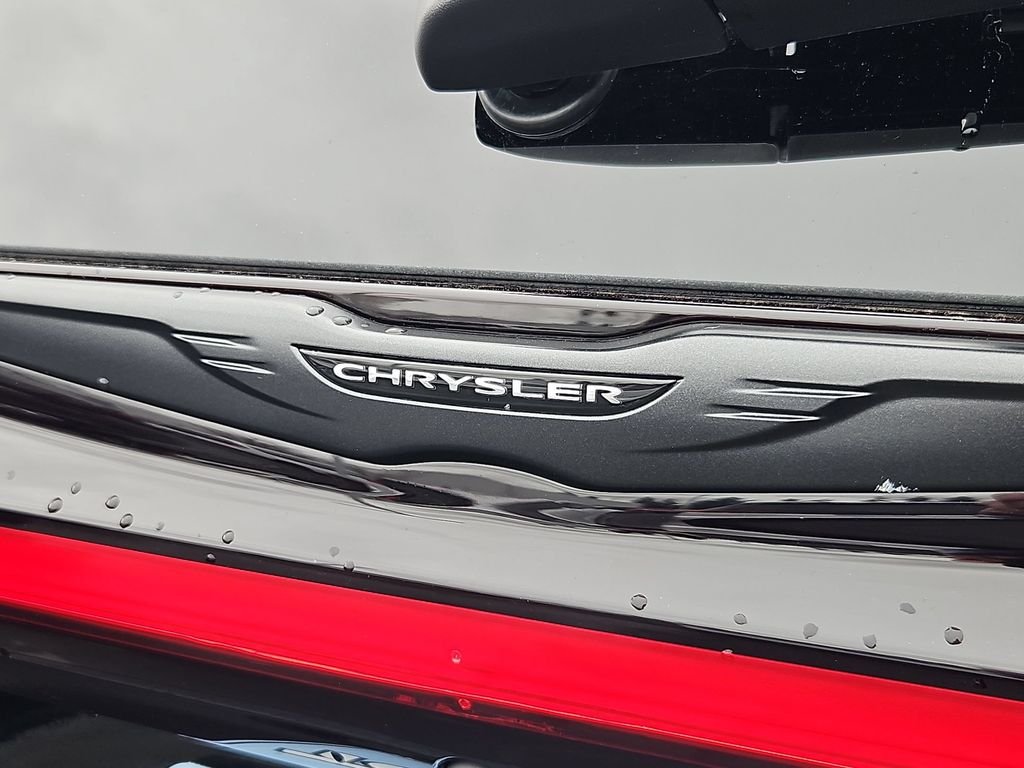 New 2026 Diamond Black Crystal Pearl-Coat Exterior Paint Chrysler Select image 25