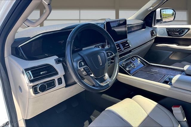 Used 2020 White Lincoln Reserve image 14