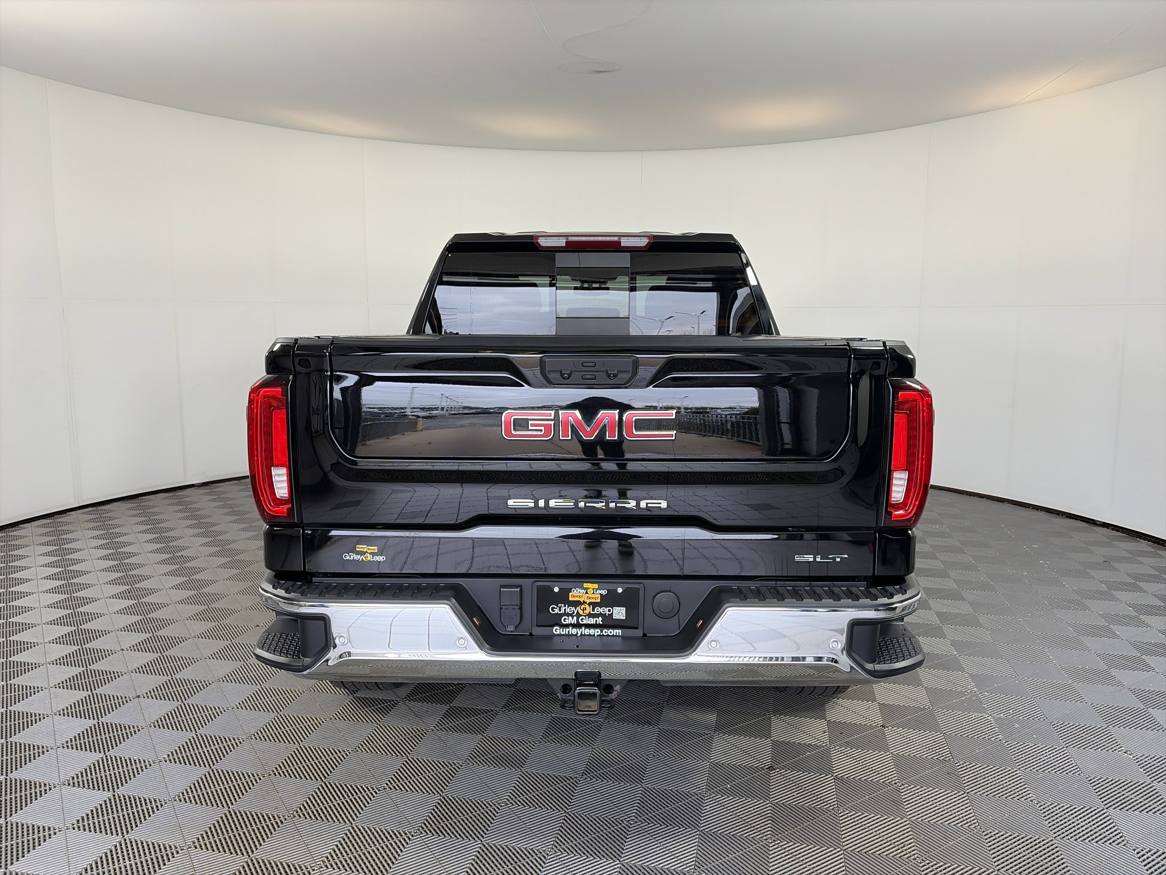2024 GMC Sierra 1500 SLT - Photo 9