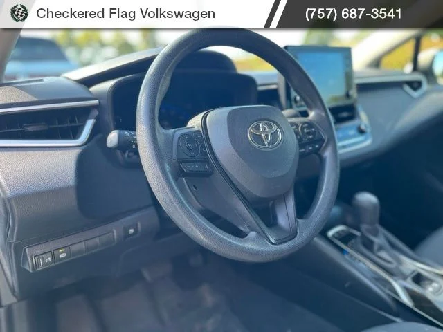 Used 2022 White Toyota LE image 18
