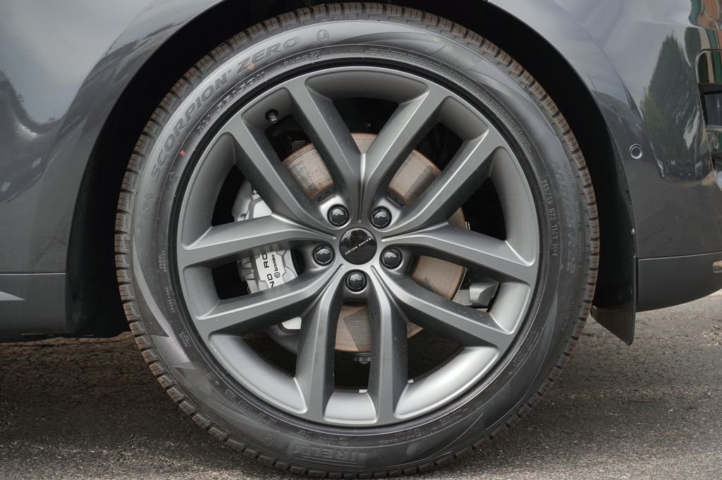 New 2027 Carpathian Grey Land Rover SE image 8