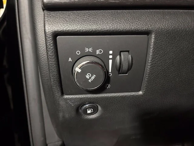 Used 2016 Brilliant Black Crystal Pearlcoat Jeep Laredo image 30