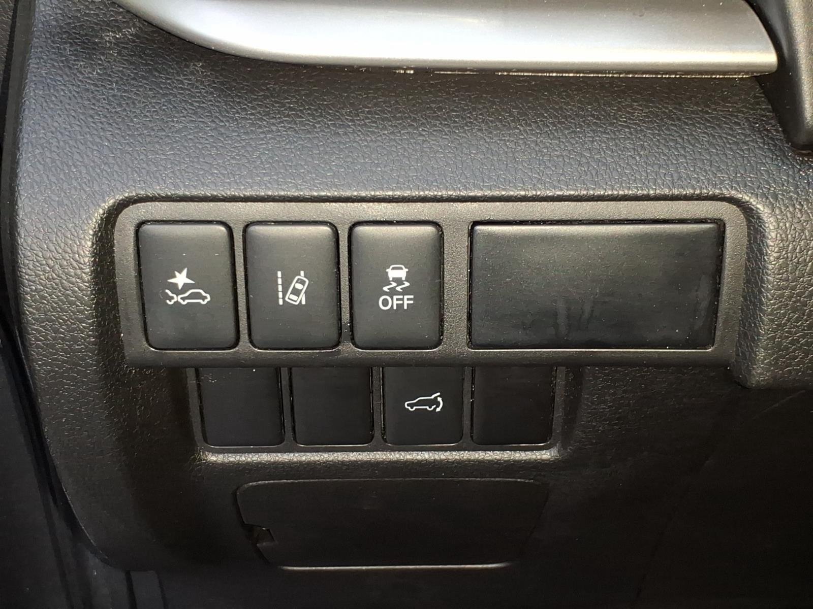 Used 2024  Mitsubishi SEL image 14