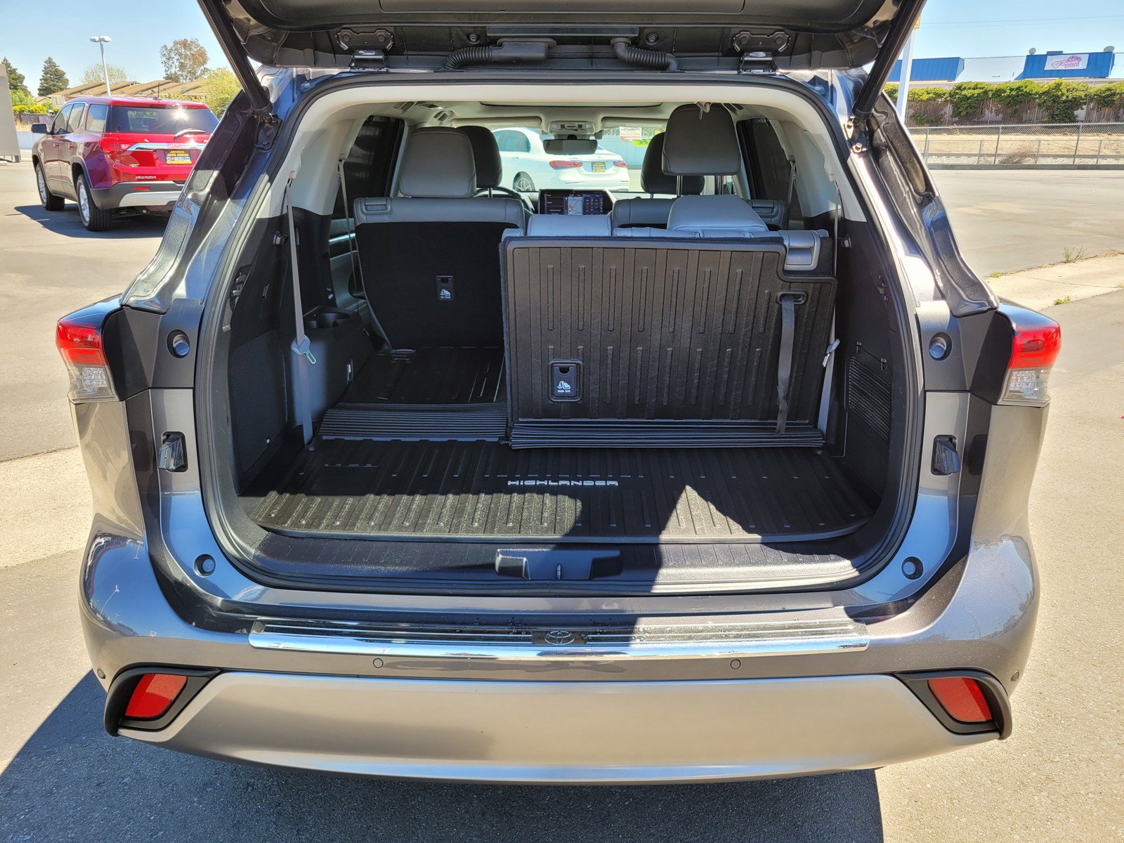 Used 2022  Toyota Platinum image 11