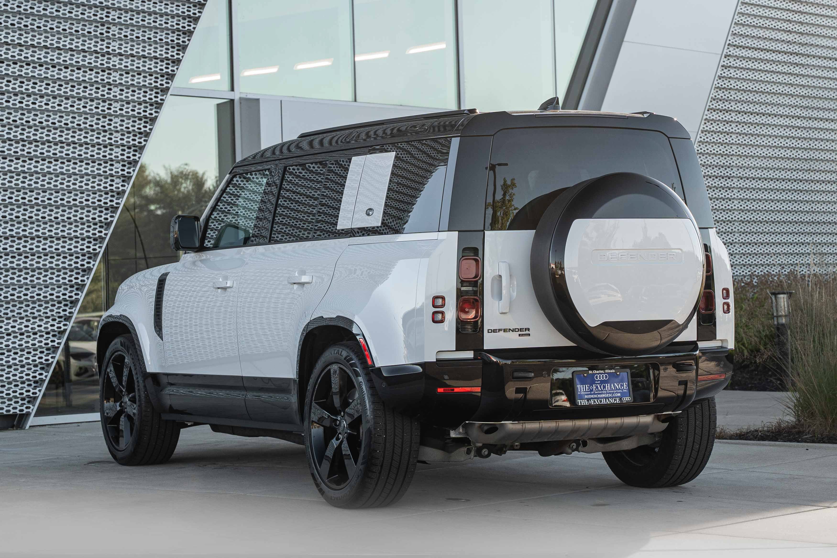 Used 2023 Fuji White Land Rover X-Dynamic SE image 5