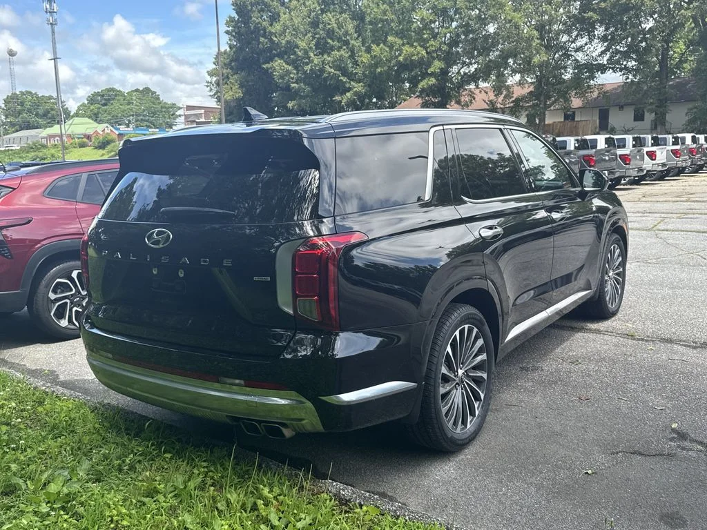 Used 2023 Black Hyundai Calligraphy image 5