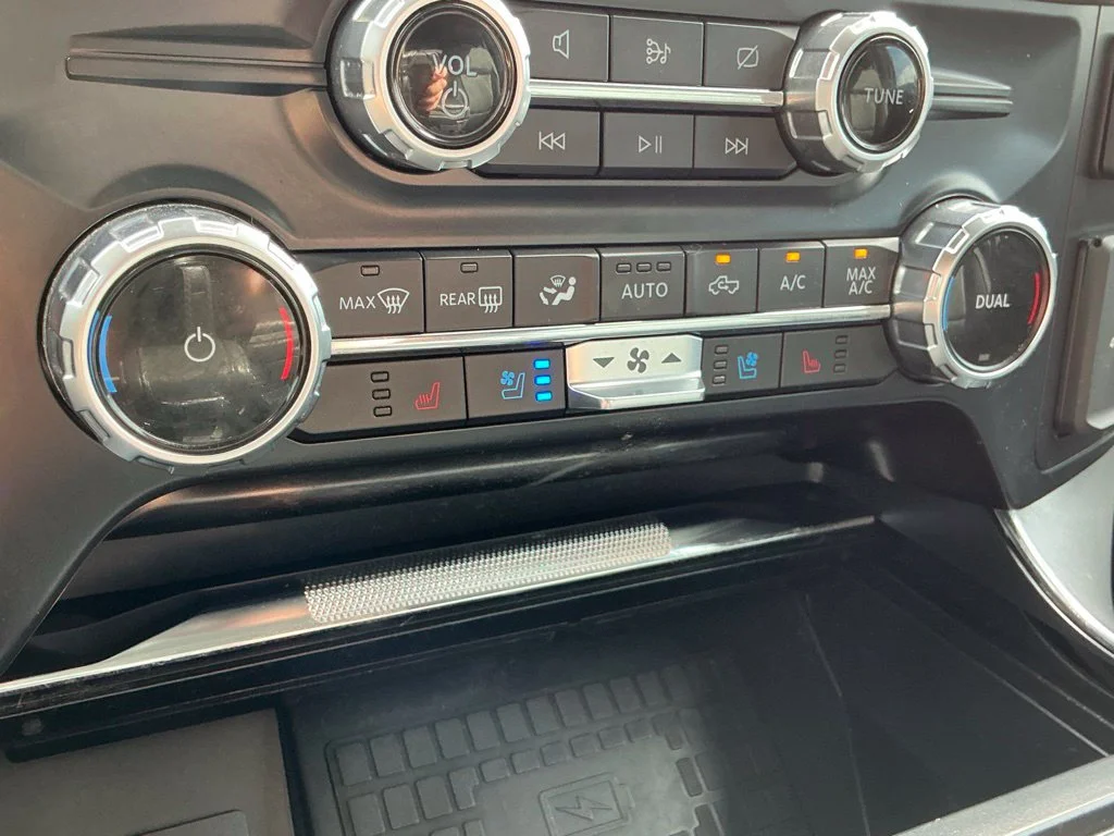 Used 2022 Silver Ford Lariat image 36
