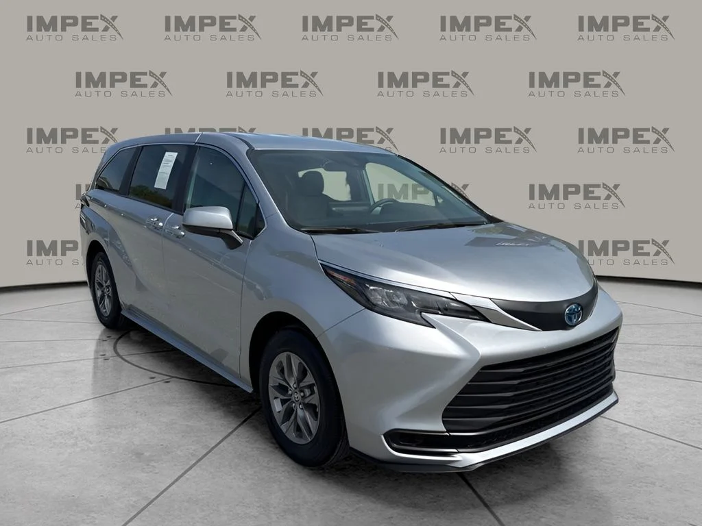 Used 2025 Silver Toyota LE image 7