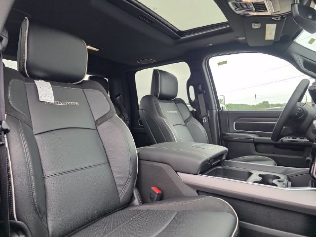 New 2026 Granite Crystal Metallic Clear-Coat Exterior Paint RAM Laramie image 17
