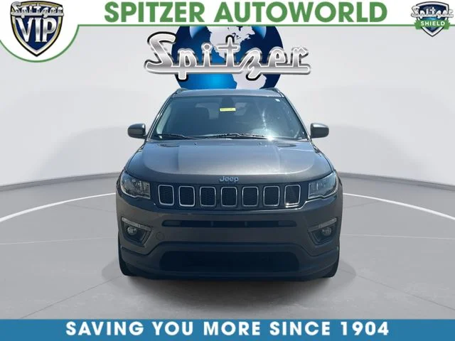 Used 2021 Gray Jeep Latitude image 3
