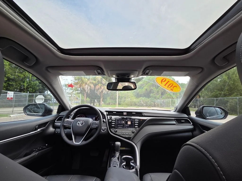 Used 2019 Blue Toyota XSE V6 image 4