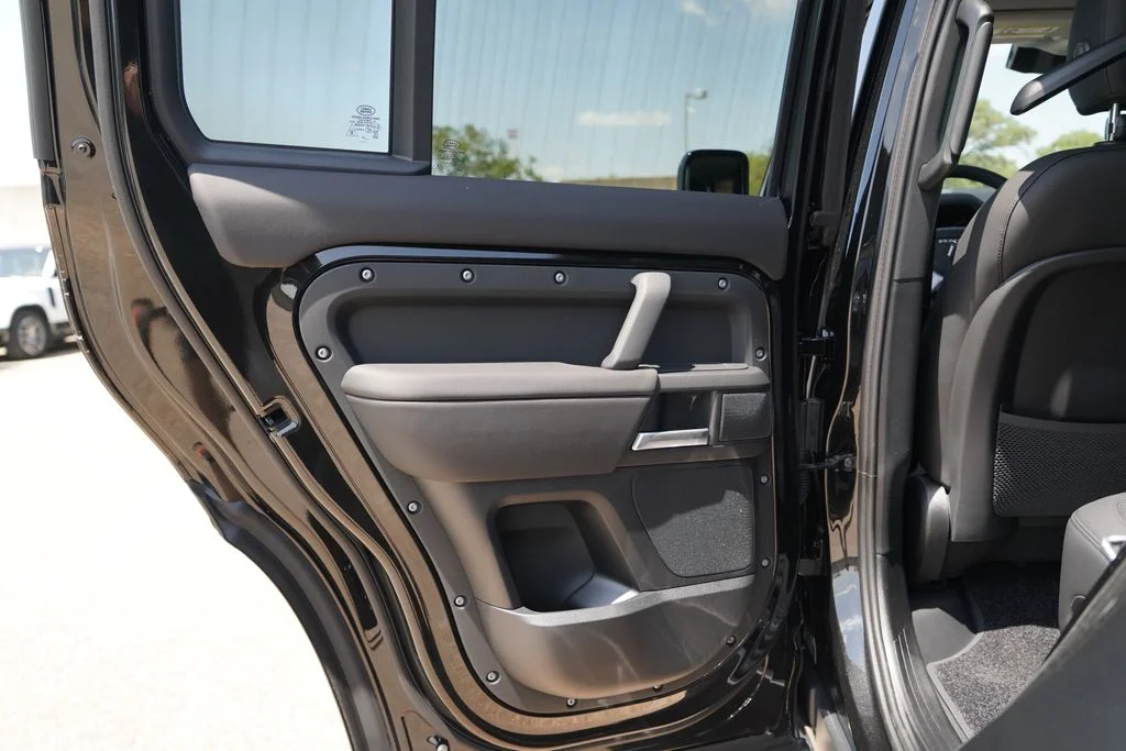 New 2026 Santorini Black Metallic Land Rover S image 22