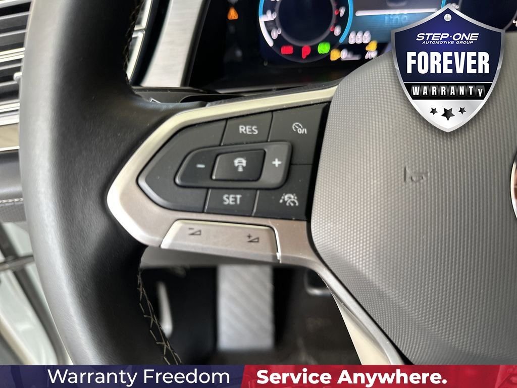 Used 2025  Volkswagen 2.0T SE w/Technology image 21