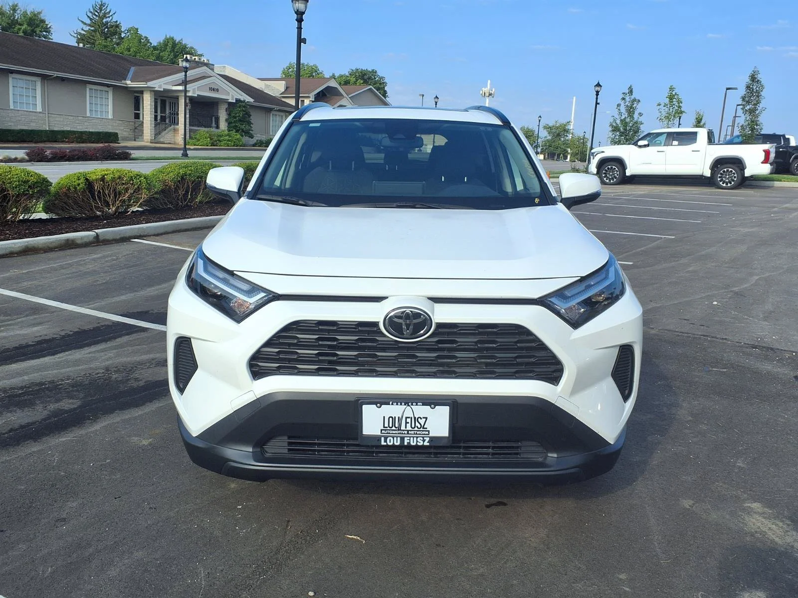 Certified Used 2025 Ice Toyota Hybrid XLE image 30