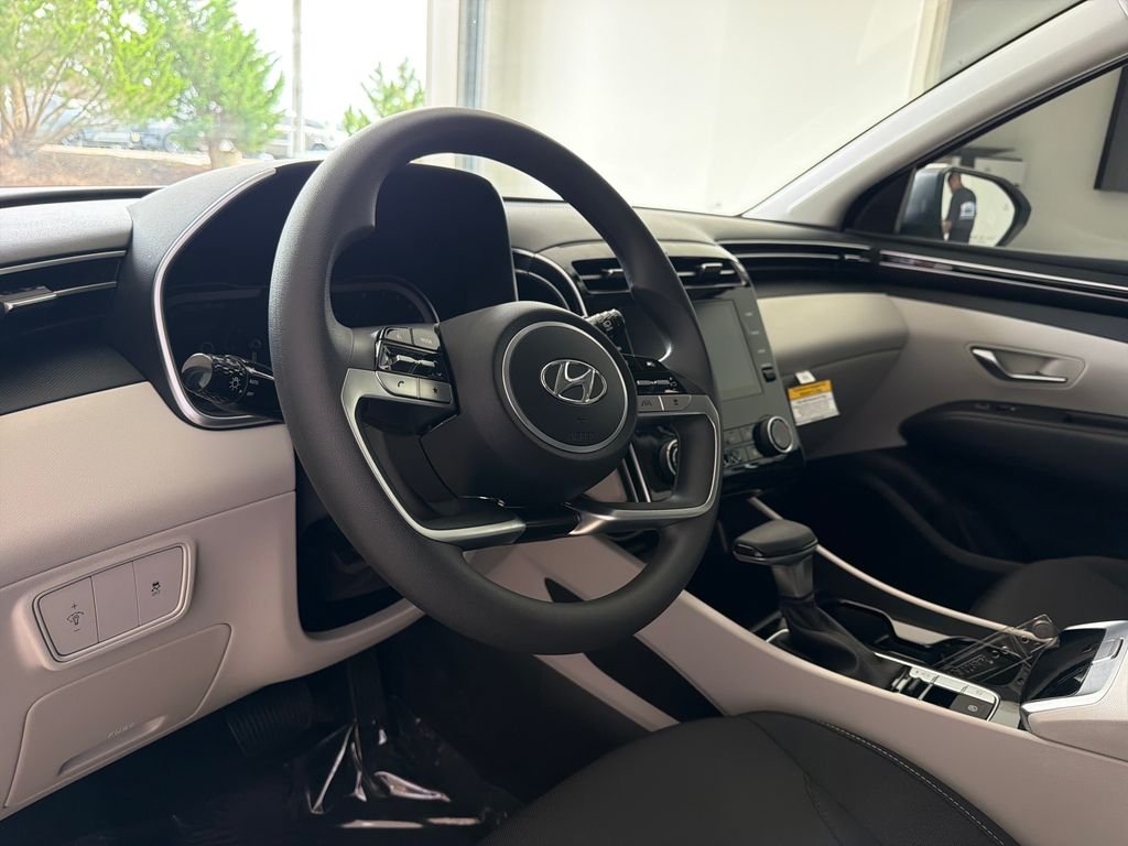 Used 2024 Shimmering Silver Hyundai SE image 15