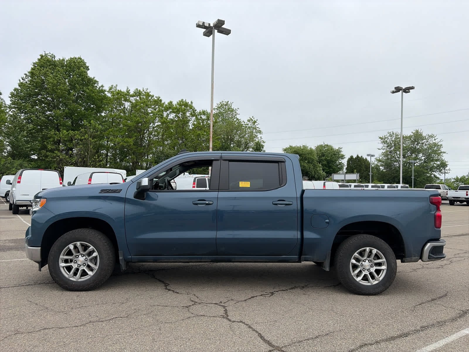 Used 2024 Lakeshore Blue Metallic Chevrolet LT image 4