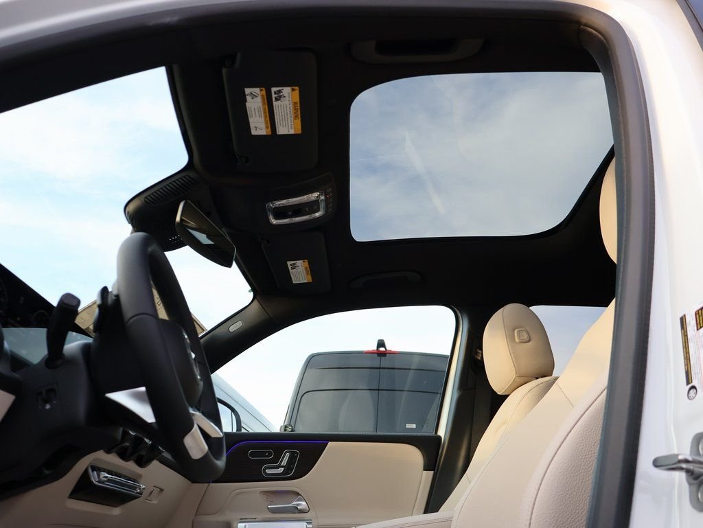 New 2026 Polar White Mercedes-Benz GLB 250 image 39