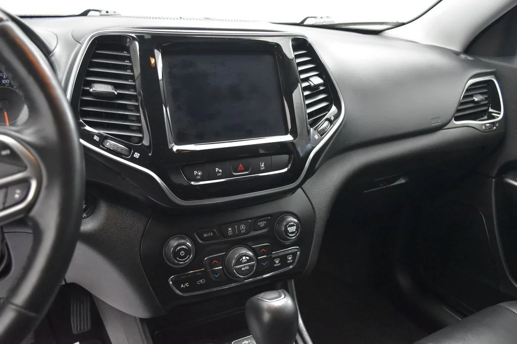 Used 2019 Black Jeep Overland image 15