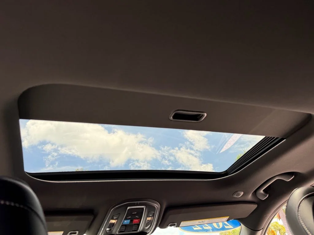 Used 2022 Gray Jeep Altitude image 9