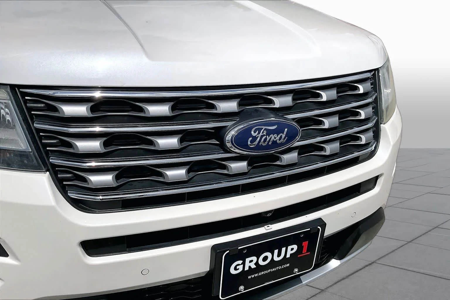 Used 2017 White Platinum Metallic Tri-Coat Ford Limited image 30