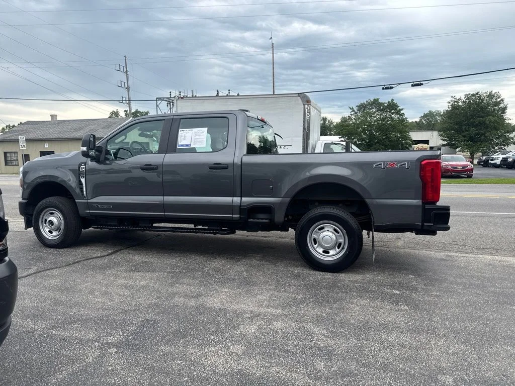 Used 2026 Gray Ford XL image 4