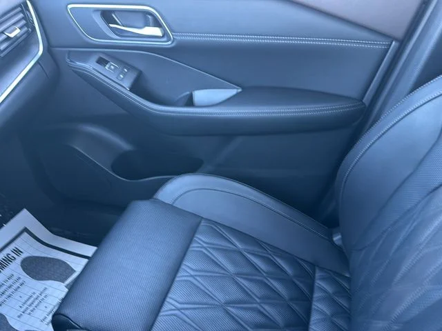 Certified Used 2023 White Nissan Platinum image 25
