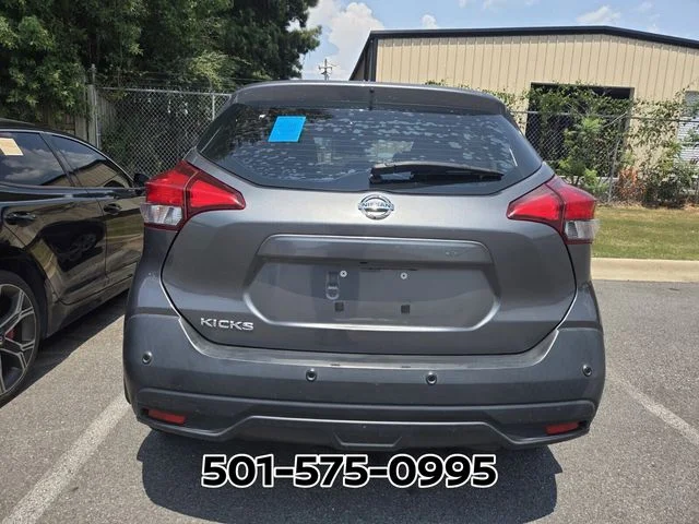 Used 2020 Gray Nissan S image 3