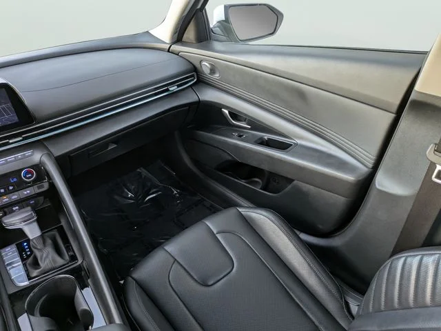 Used 2025 White Hyundai Limited image 15