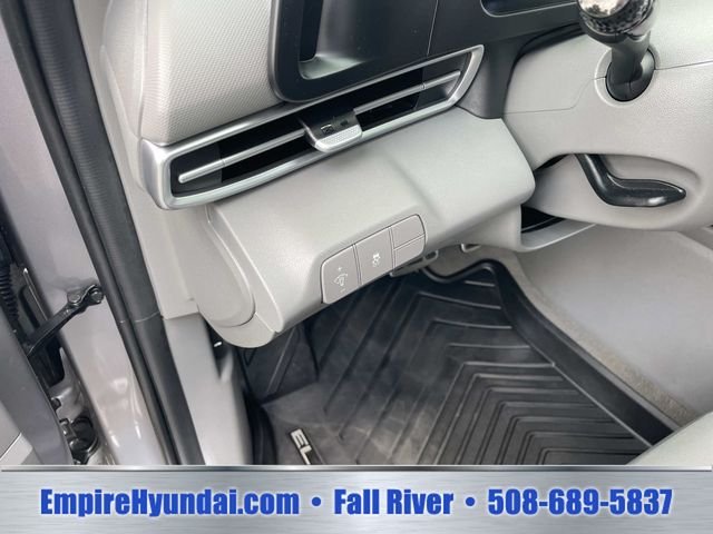 Certified Used 2025 Fluid Metal Hyundai SEL Sport image 18