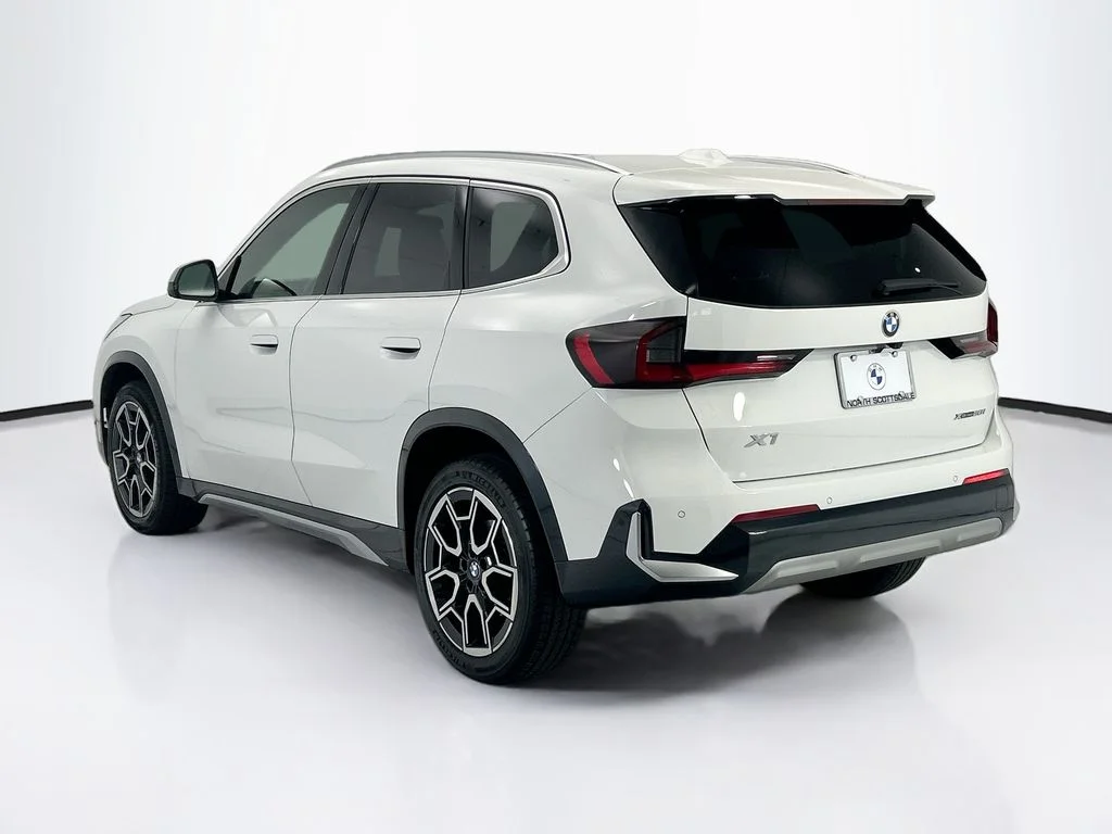 Used 2023 White BMW xDrive28i image 7