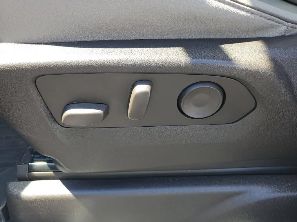 Used 2023 Sterling Metallic GMC SLT image 12