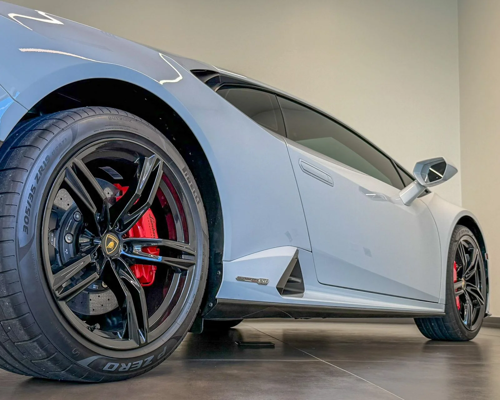 Used 2022  Lamborghini Base image 48