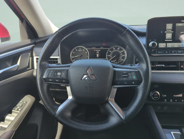 Used 2024  Mitsubishi SE image 26